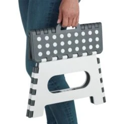 WENKO Marche Pied Pliable Secura, Tabouret Pliant Adulte Et Enfant, Capacité De Charge Jusqu'à 350 Kg, Surface De Marche Antidérapante Extra-large, Plastique, 35x22x27 Cm, Noir - Blanc